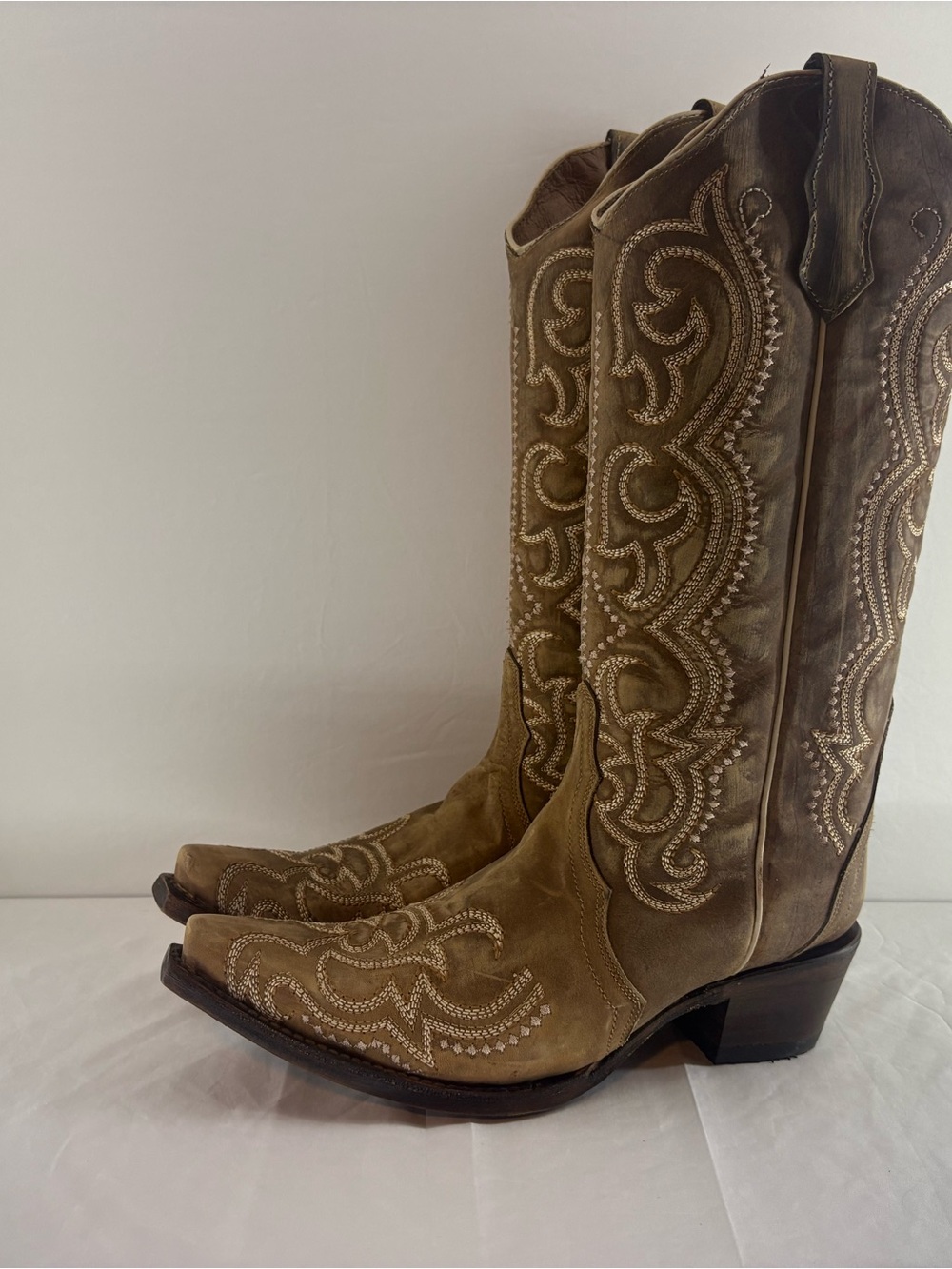 Circle G Tan Western Embroidered Heeled Boots New in Box